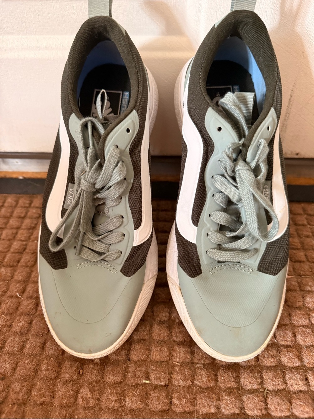 Vans Ultra Range Women 8 Low-Top Sneakers in Olive Green, White and Lunar rock.
